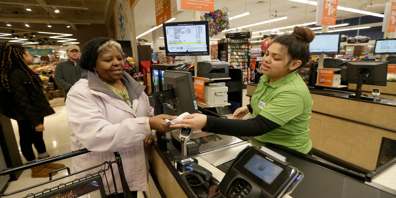 js_watchdog's tweet card. A reader asked Public Investigator to find out if Kroger — operator of Pick 'n Save and Metro Market — was ditching plastic bags in 2025 as promised.