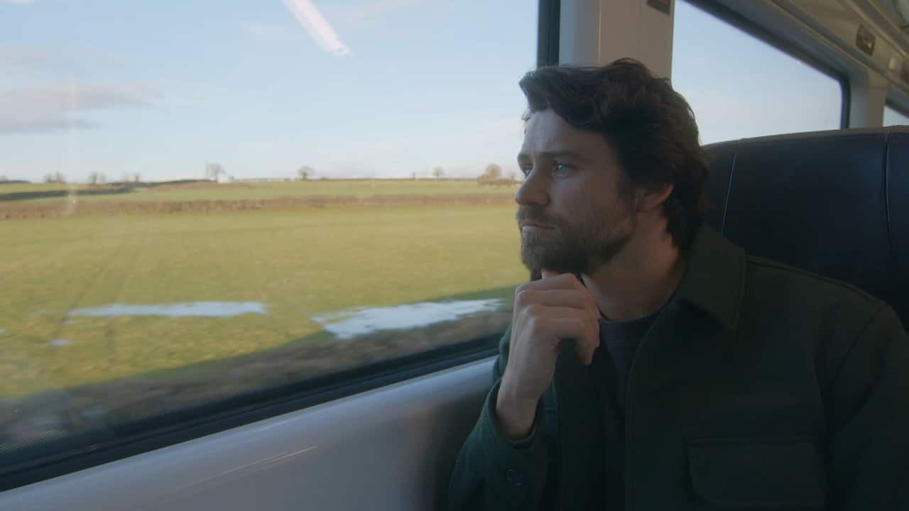 yakumokai's tweet card. 連続テレビ小説「ばけばけでヘブン役を演じるトミー・バストウ。徹底した役作りでドラマに臨むトミーが、ヘブンのモデ