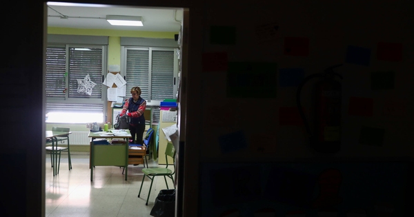 ADIMA_interinxs's tweet card. El cierre de los centros no perjudica igual a todas las clases sociales. Mientras que las altas apenas notan el efecto, las bajas tienen dificultades que arrastrarán en el largo plazo