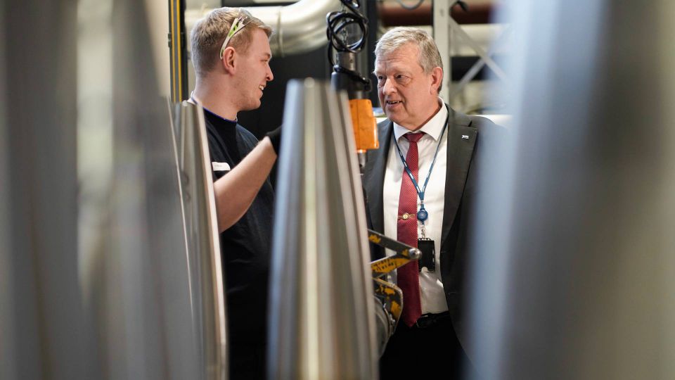 abrenna's tweet card. Nammo ba mandag staten prioritere strøm til forsvarsproduksjon. Tirsdag fremmer Frp forslag om det samme i Stortinget.