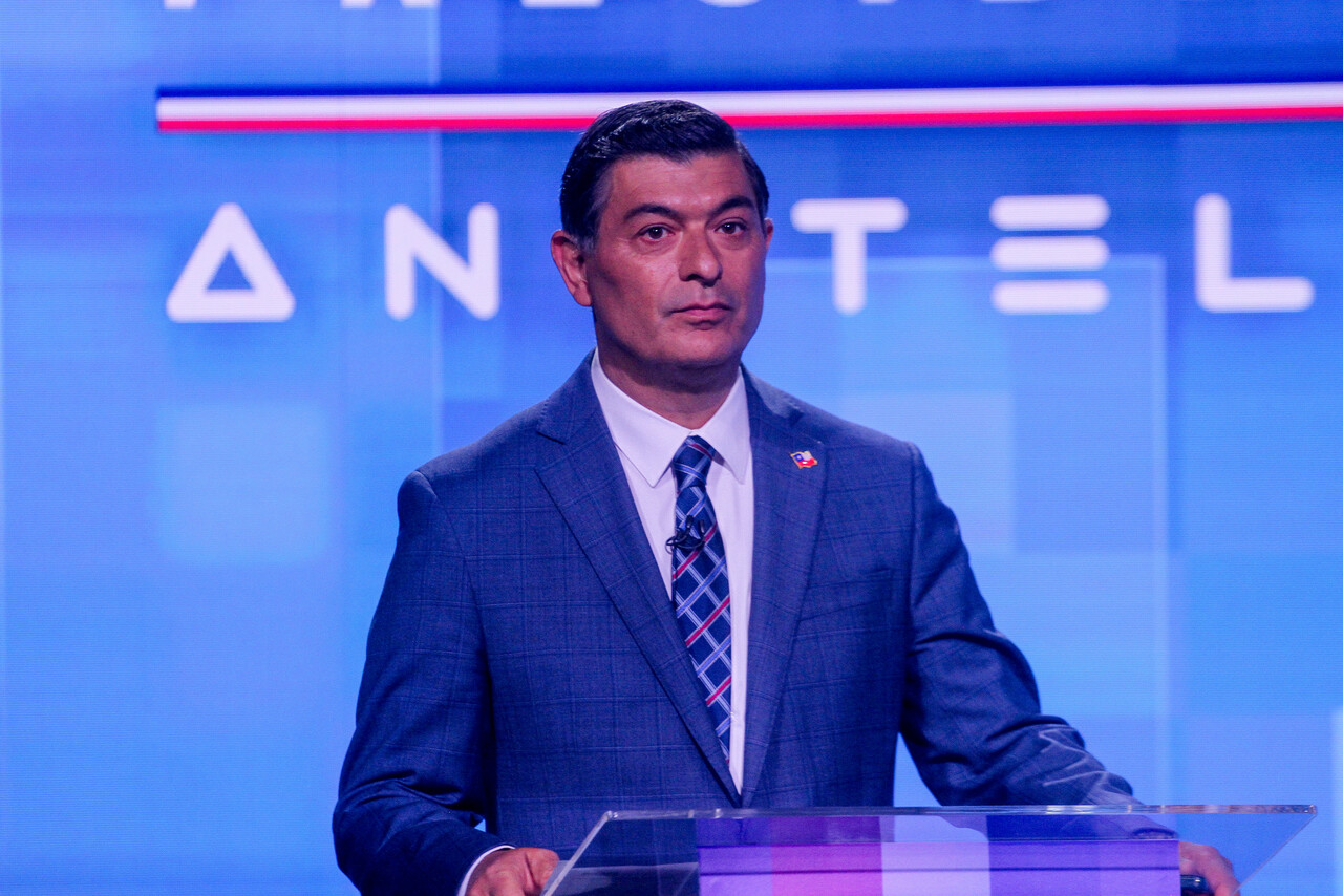 CNNChile's tweet card. Parisi señaló que el sondeo fue aplicado entre militantes y adherentes del PDG, y que confirma el distanciamiento de su electorado respecto de las dos candidaturas en competencia.