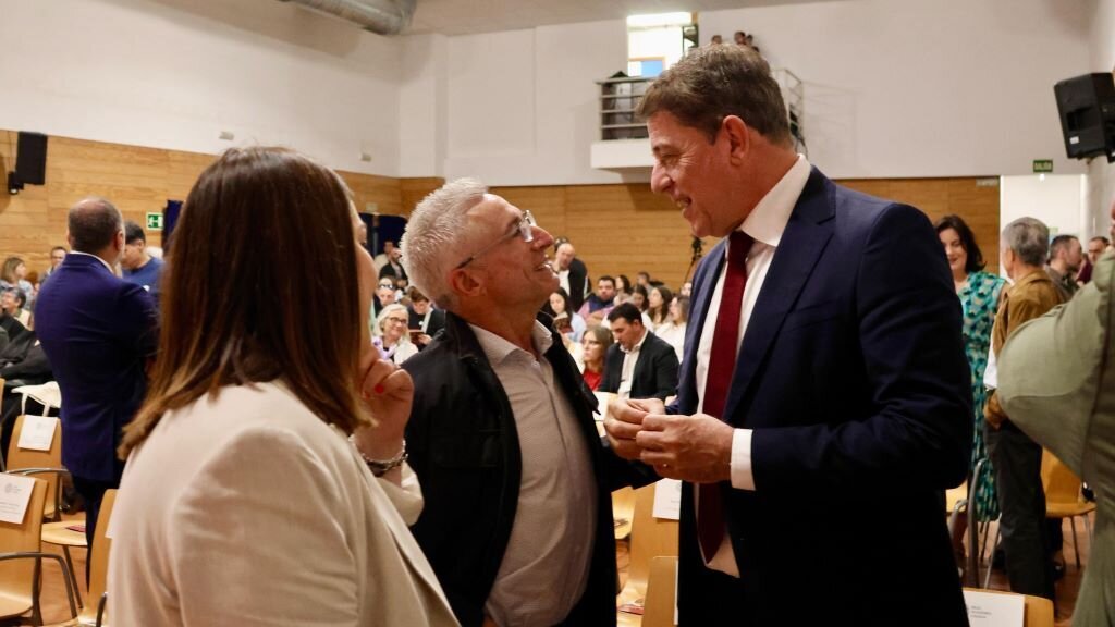 preguntas_mias's tweet card. O PSdeG reclamou este sábado desde Compostela e Malpica, na comarca de Bergantiños, apoio das institucións para o galego.