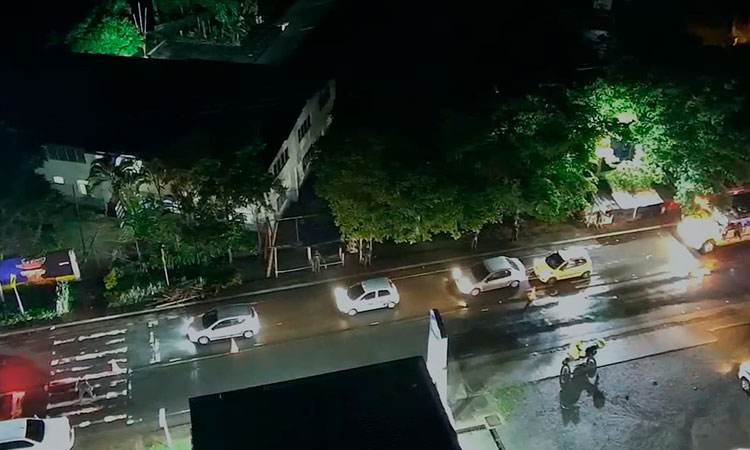 Diarioccidente's tweet card. Policía y Ejército realizan operativos antiterroristas en el Valle del Cauca, reforzando seguridad en corredores viales estratégicos.