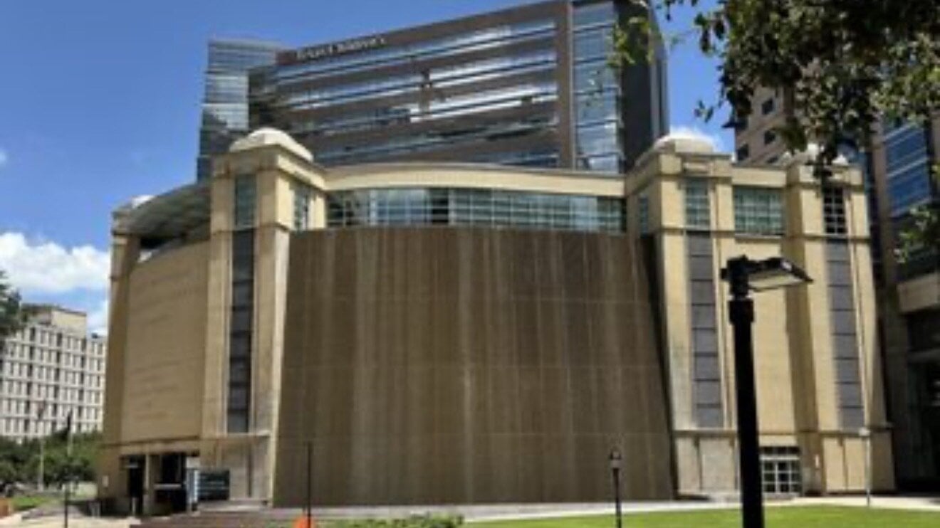 csarne's tweet card. Stop the closure of Texas Medical Center Commons