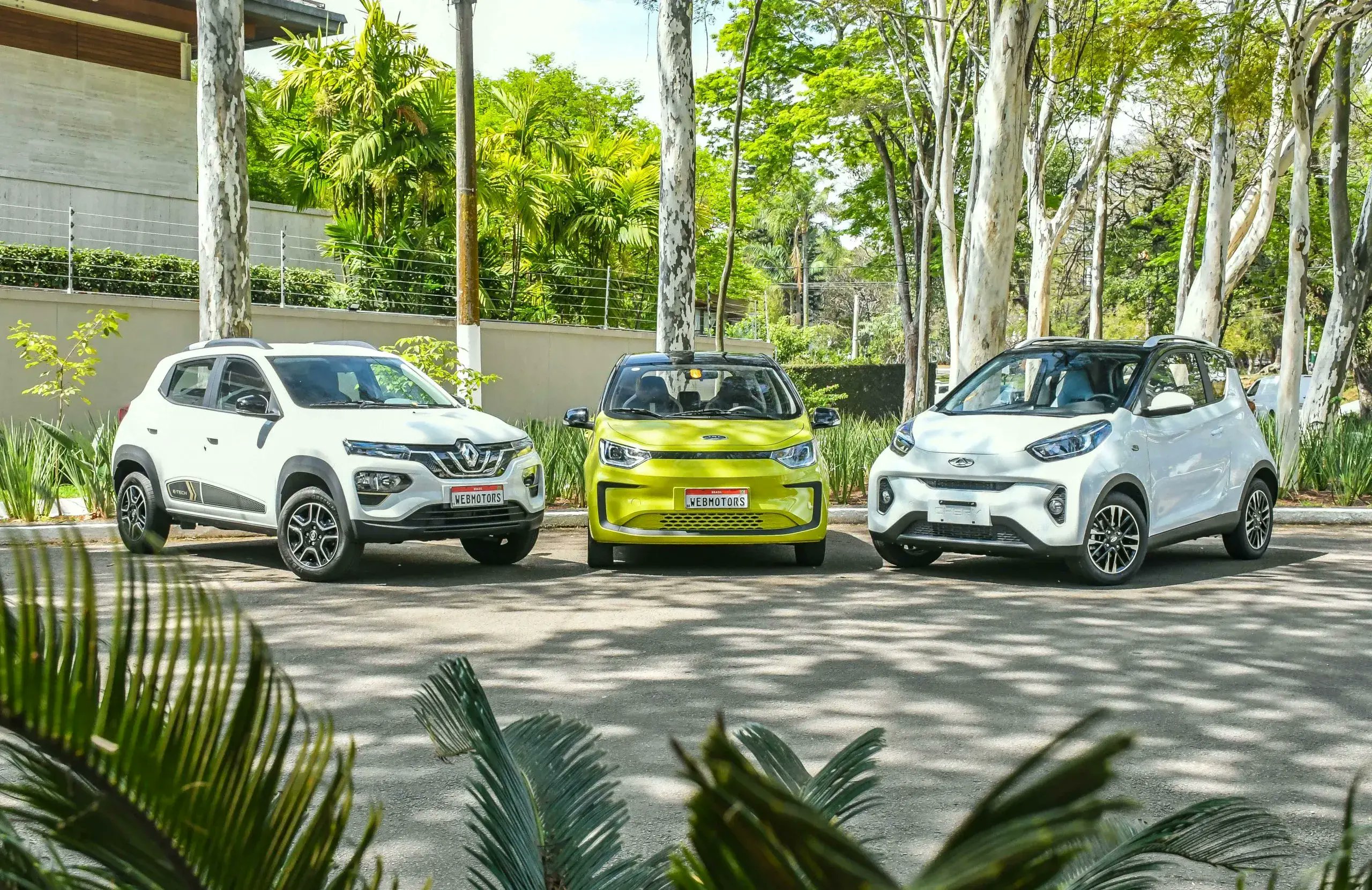 WebMotors's tweet card. Principais fabricantes de carros em todo o mundo estão reavaliando os investimentos em modelos 100% elétricos.