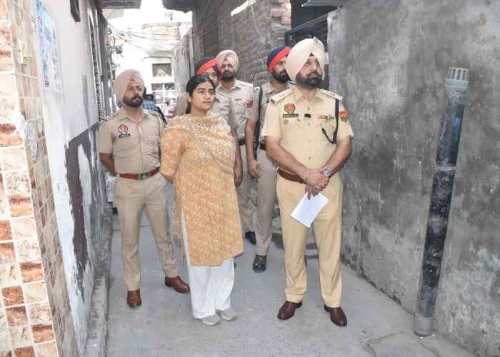 yespunjab's tweet card. Jalandhar authorities demolish illegal property tied to drug peddlers under Punjab’s ‘Yudh Nashian Virudh’ campaign.