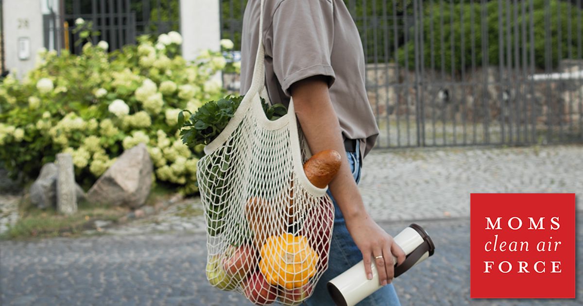 CleanAirMoms_MI's tweet card. Find six great tips from dedicated Moms who want to reduce plastic use and cut plastic waste in their lives and homes.