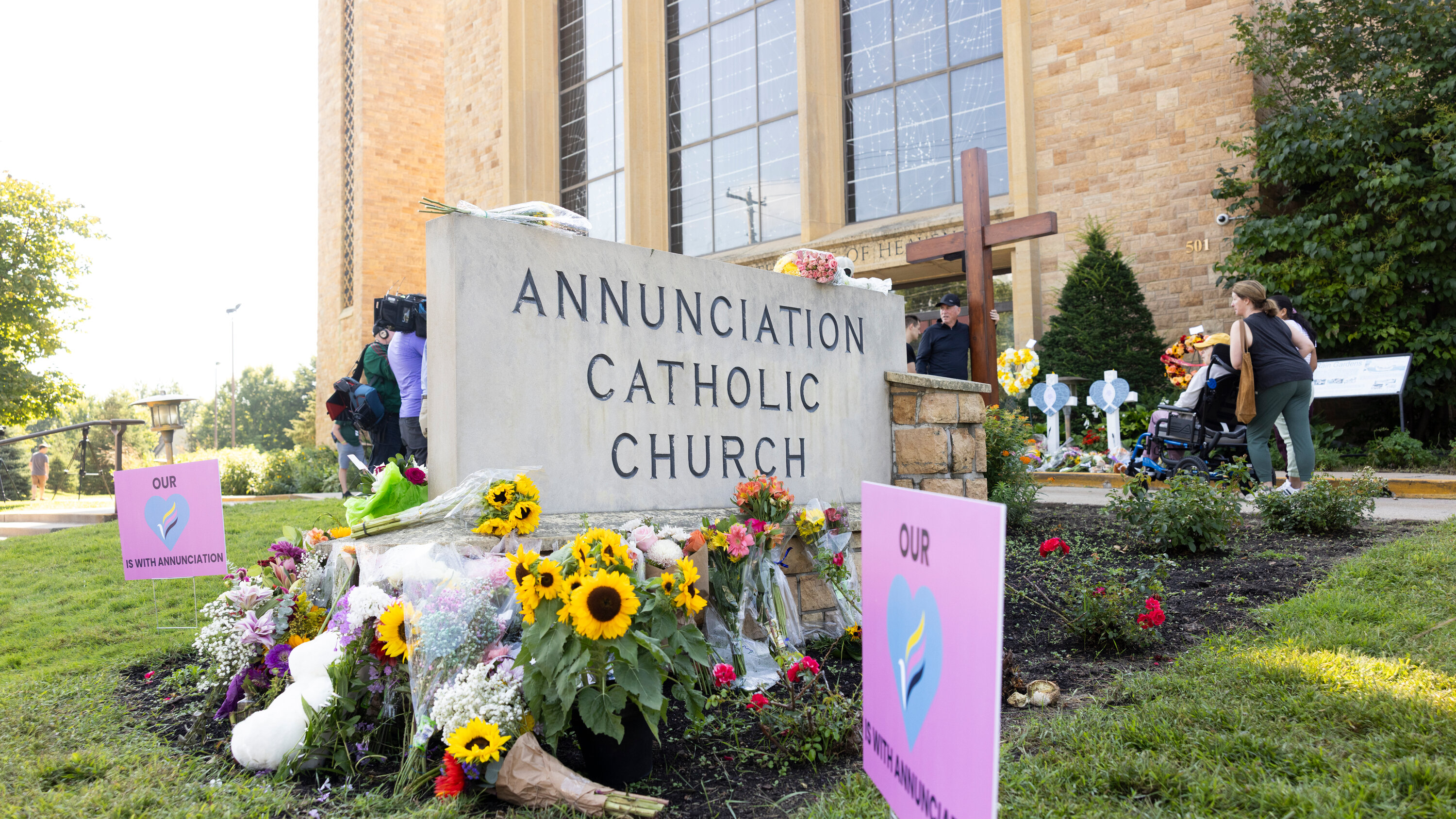 PaulRieckhoff's tweet card. Students and staff members shielded the youngest children, police officers stopped victims’ bleeding, and a nurse abandoned protocol to hold a scared child’s hand.