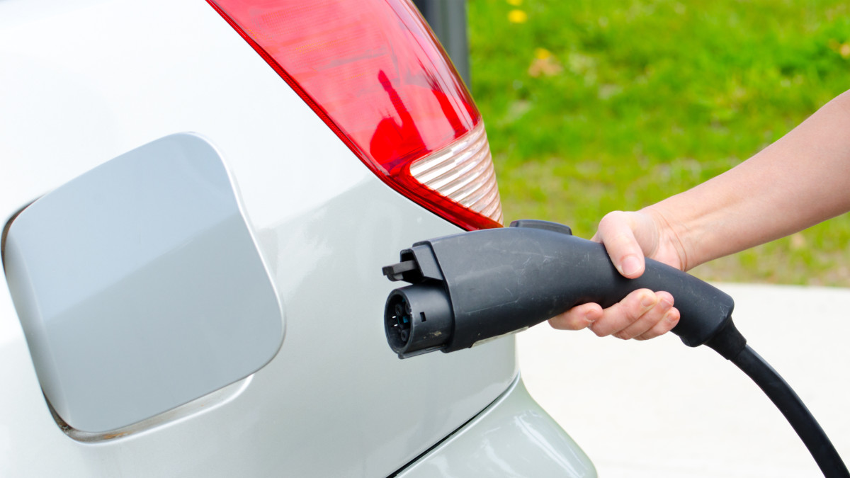 AutoUnity's tweet card. Here comes the cash.