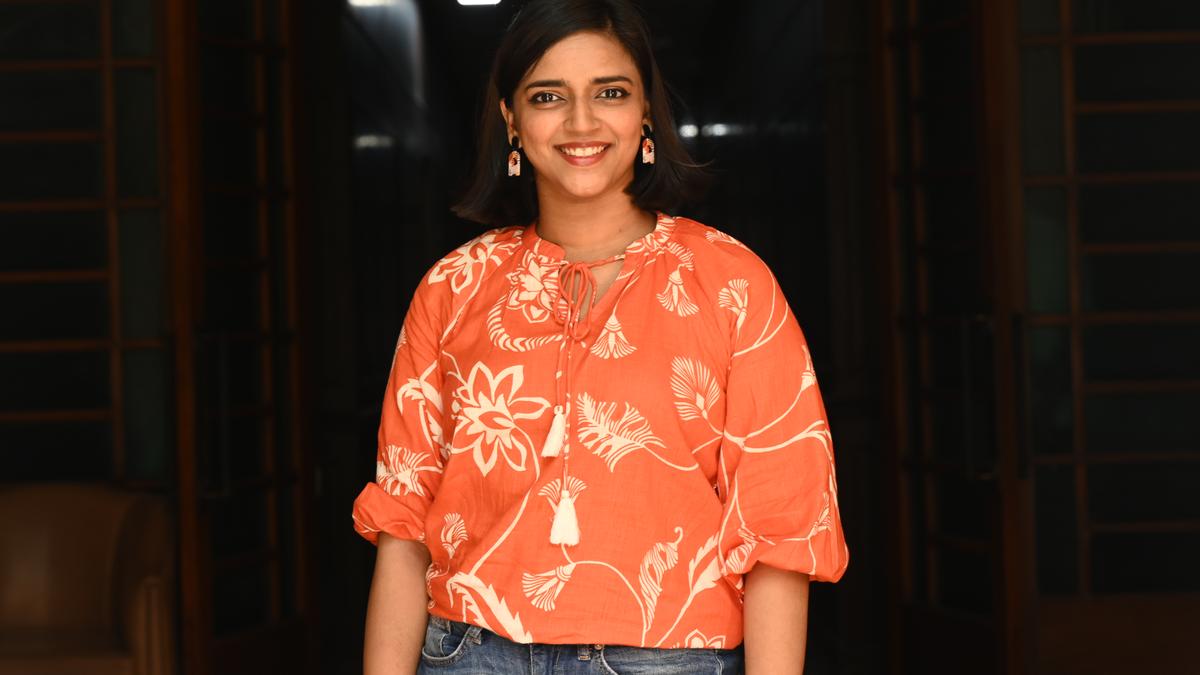 ivasuuu's tweet card. Why Tamil actress Vasundhara debuted as an author with a mystery novel and how she looks back at the Tamil film industry.