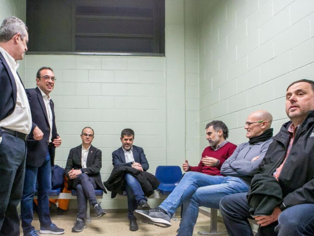 VilaWeb's tweet card. Considera que l'estat espanyol va incomplir el Pacte Internacional de Drets Civils i Polítics quan va suspendre les actes de Junqueras, Rull, Turull i Romeva