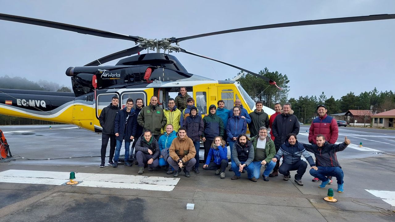 S_FontsecaRiera's tweet card. Los estudiantes recibieron una charla sobre medios aéreos ya continuación se desplazaron hasta la base de helicópteros de A Merca