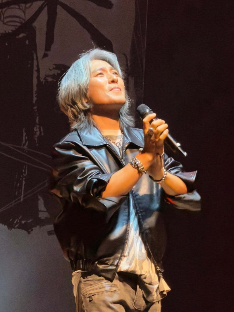 soupdanamu's tweet card. 고수익을 주겠다고 속여 2000억원대 투자금을 받아 챙긴 혐의로 최근 검찰에 넘겨진 일당 중에 록밴드 부활의 보컬 출신 가수 김재희(54)씨가 포함된 것으로 파악됐다. 23일 경찰 등에 따르면 유사수신행위의 규제에