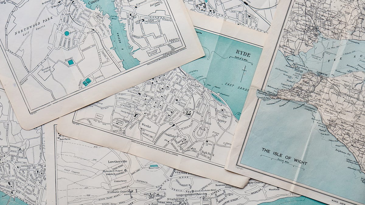 ClydeDz's tweet card. How the Ministry of Health NZ displays covid locations of interest on their website