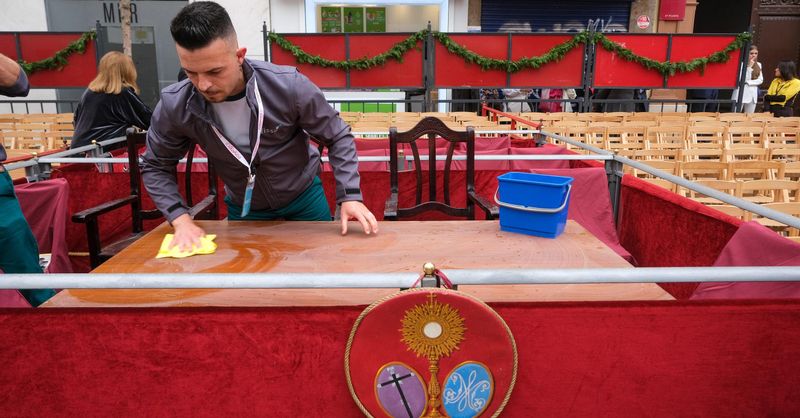 Navarroantolin's tweet card. ¡Eureka! El Consejo aceptaría la fecha fija de la Semana Santa y Zoido avanza en la cruzada contra el bordado asiático