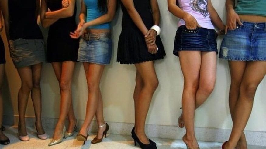 AJPlayZ_Roblox's tweet card. Cambodia, please don’t oppress women’s rights through laws