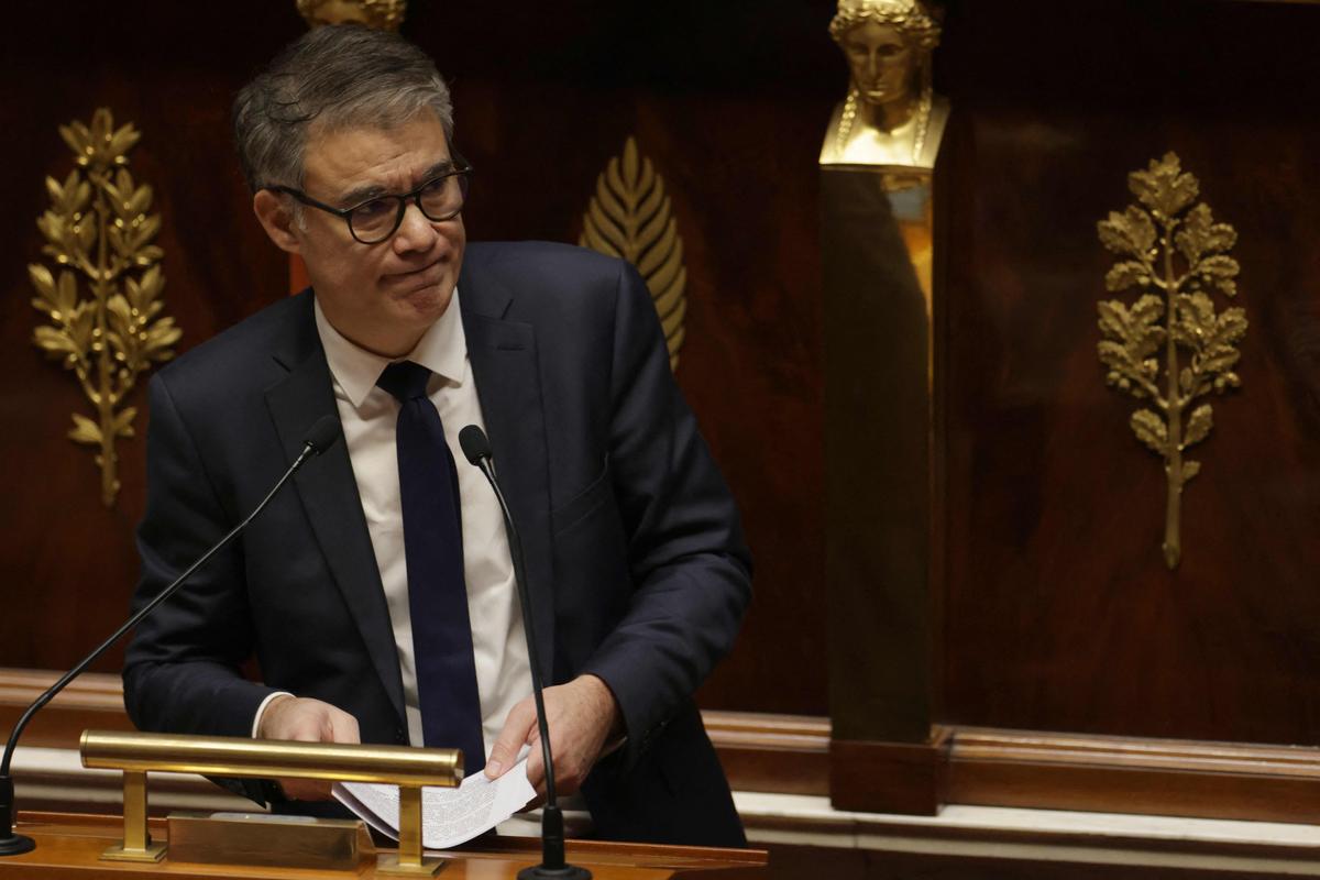 AlexLeDrollec's tweet card. Après d’âpres débats, les députés PS ont finalement choisi de ne pas censurer le gouvernement. Et pris ainsi leurs distances avec La France insoumise qui les accuse de trahison.