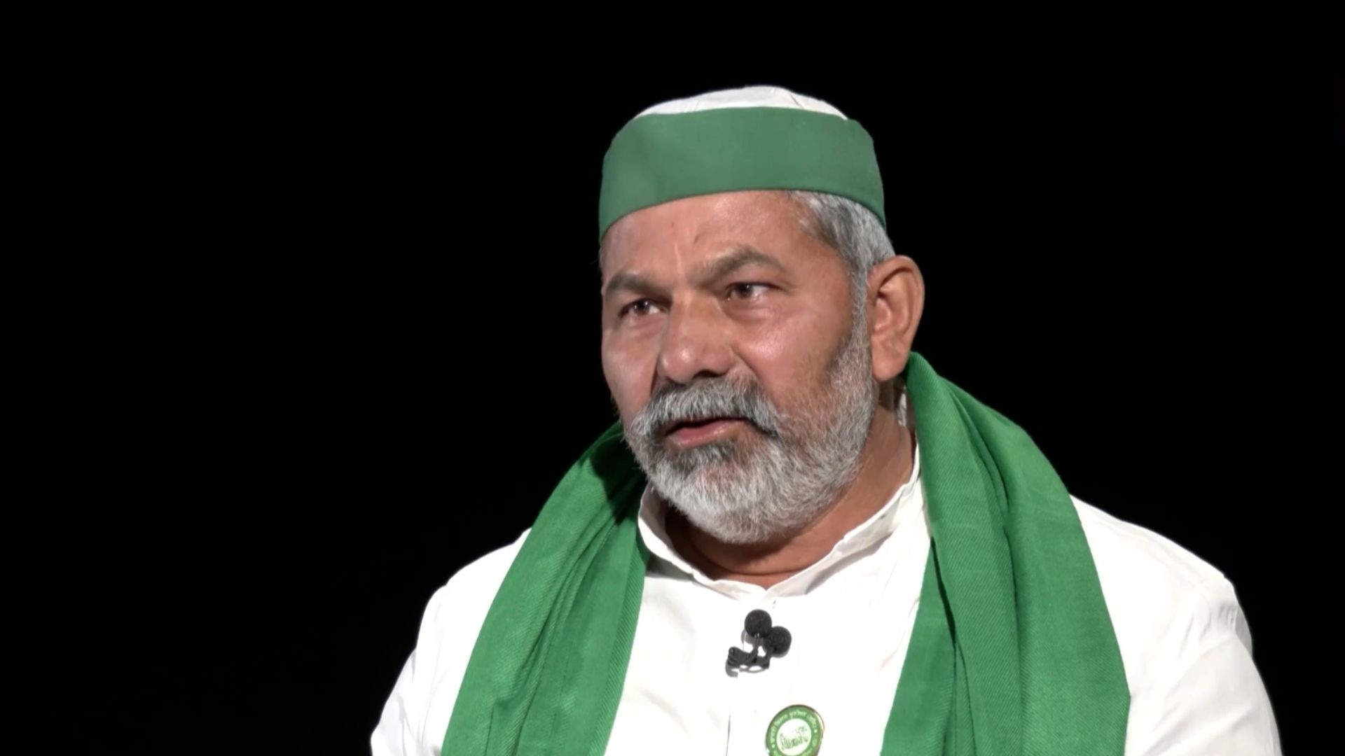 aajtak's tweet card. भारतीय क‍िसान यून‍ियन के राकेश ट‍िकैत इन द‍िनों क‍िसान आंदोलन का एक तरह से चेहरा बन चुके हैं. सरकार के 3 कृष‍ि कानूनों के विरोध में उनका प्रदर्शन गाजीपुर की सीमाओं को लांघता नजर आ रहा है. सरकार से...