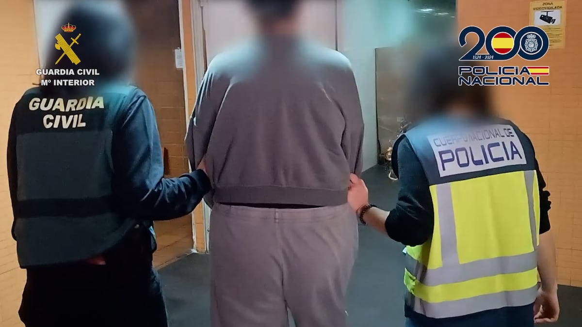 jordipc's tweet card. Una operación reciente de la Guardia Civil y la Policía Nacional revela el uso de oscuras bases de datos para dar con las personas más propensas a caer en engaños