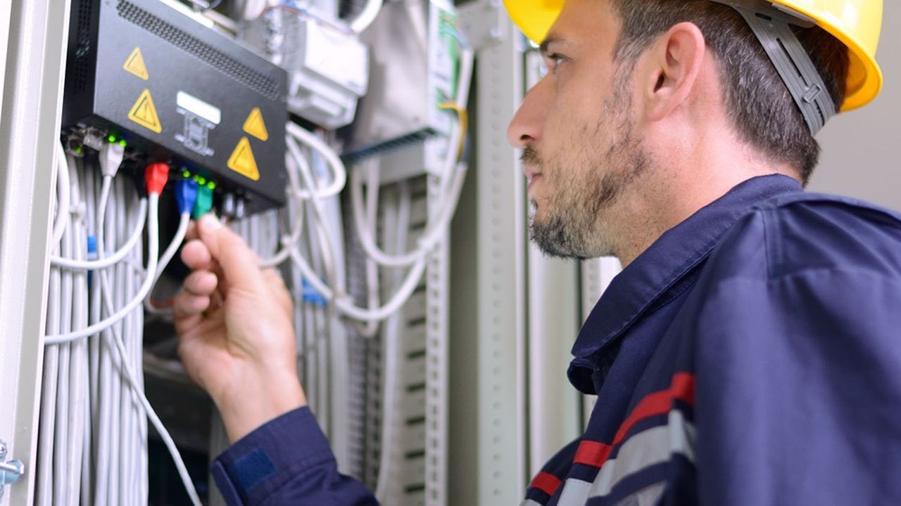 GroupeAlphalink's tweet card. La généralisation du télétravail cette semaine va entraîner une augmentation du trafic sur les réseaux. L'Espagne et l'Italie ont enregistré une hausse de 40 % à 70 % du trafic. Les opérateurs se...