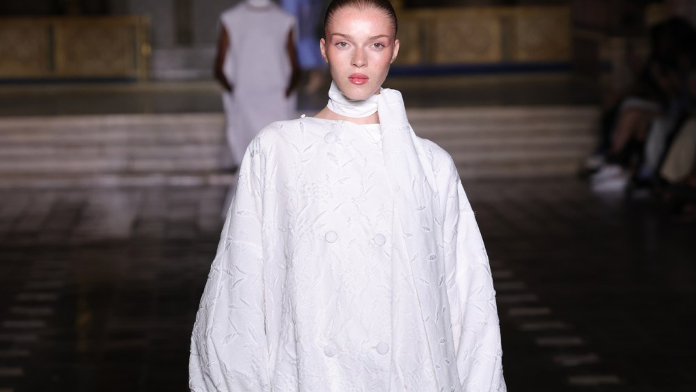 carolinebhive's tweet card. Prabal Gurung Spring 2026 ready-to-wear runway, fashion show & collection photos. Designed by Prabal Gurung at New York Fashion Week, September 2026.