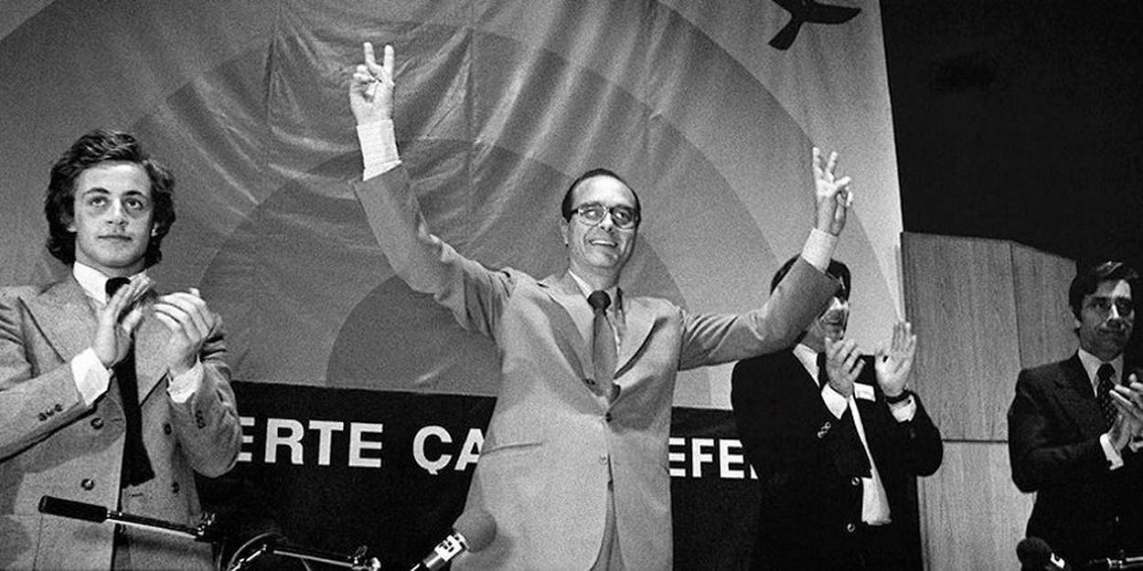 LePoint's tweet card. EXTRAITS 1/2. Dans son nouveau livre, Nicolas Sarkozy lève le voile sur ses relations avec ses mentors en politique.