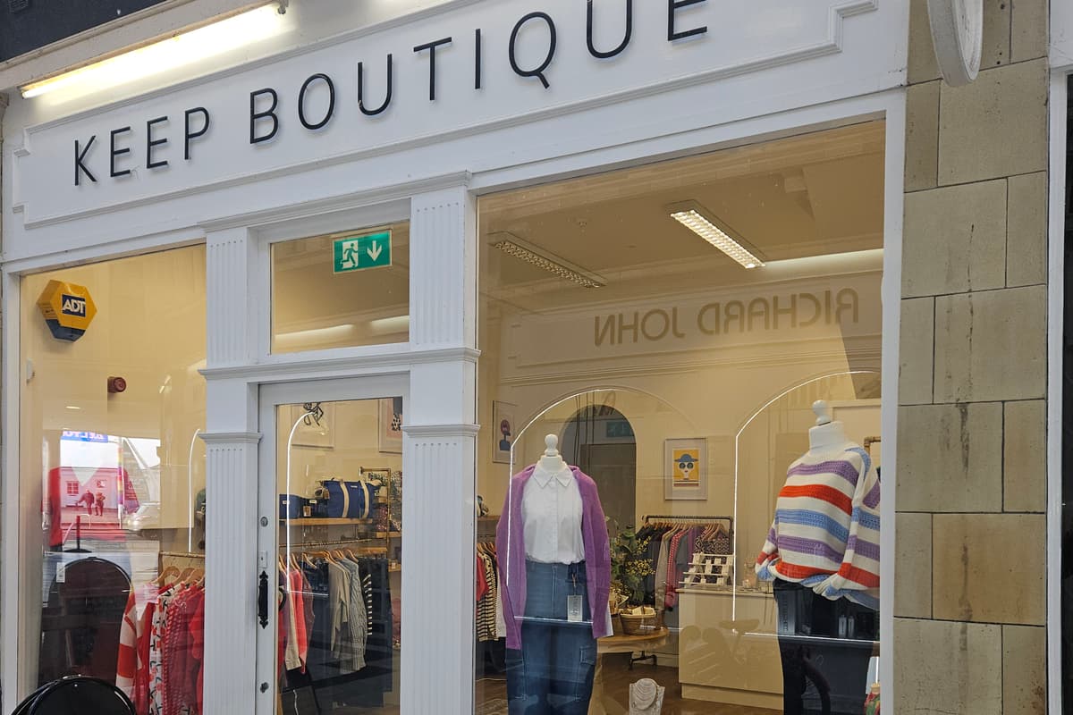 Chiobserver's tweet card. Colour matching is back! To enjoy a lasting wardrobe of fabulous fashion that flatters your looks, then you need to find the perfect match for your colouring and style