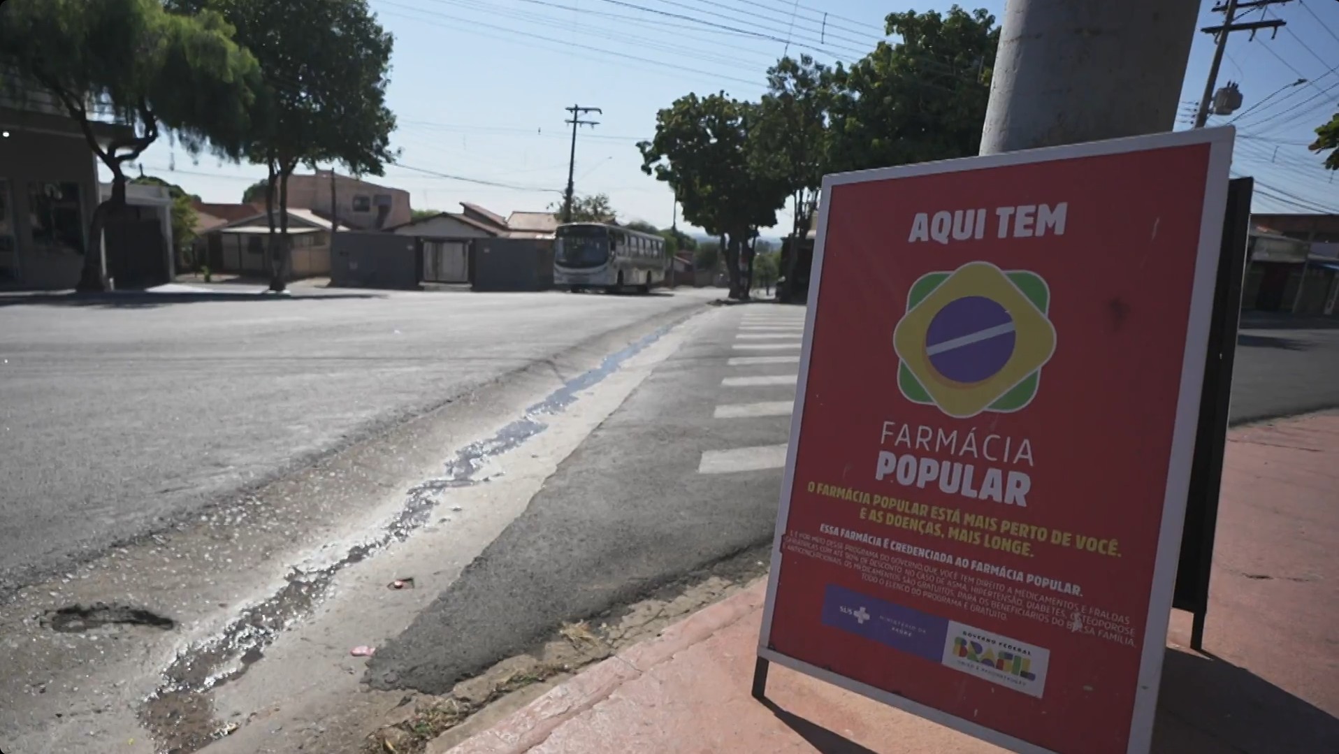 g1's tweet card. Esquema comandado por organização criminosa desviou quase R$ 40 milhões de verba pública com CPFs de inocentes.