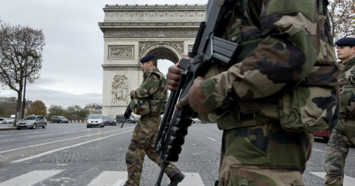 EFSYNTAKTON's tweet card. Δήλωσε ότι θα πρέπει η Γαλλία να προετοιμαστεί για το ενδεχόμενο «να χάσει τα παιδιά της».