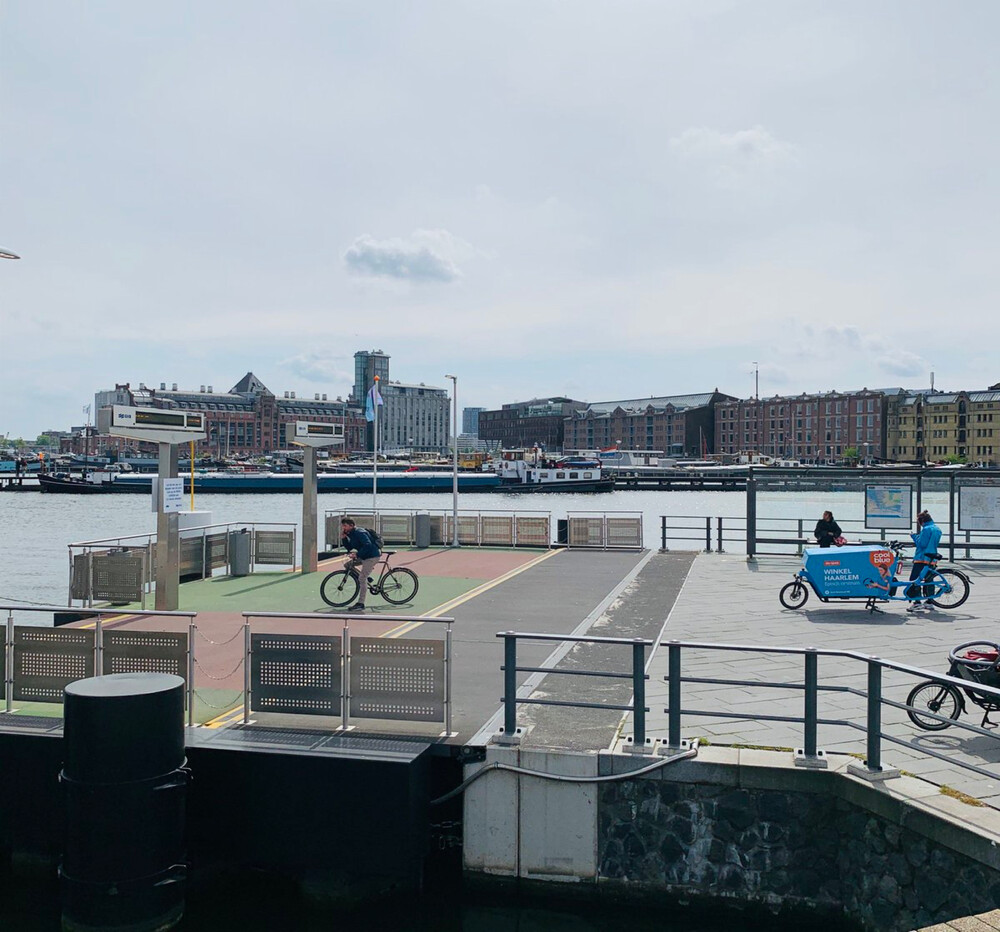 delaatstemeter's tweet card. Op social media ging het helemaal los op de Amsterdamse proef met de Park + Switch hub. "In de Piet Heingarage start een proef met een overstappunt. Ondernemers kunnen hier hun voertuig parkeren en...