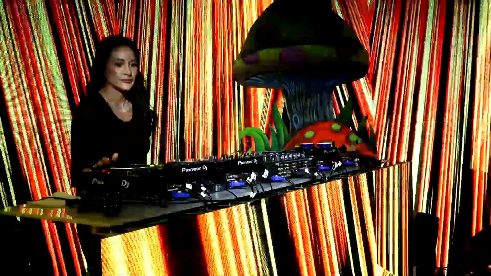 KINGSIZE_LED's tweet card. Late Night Jackin 2