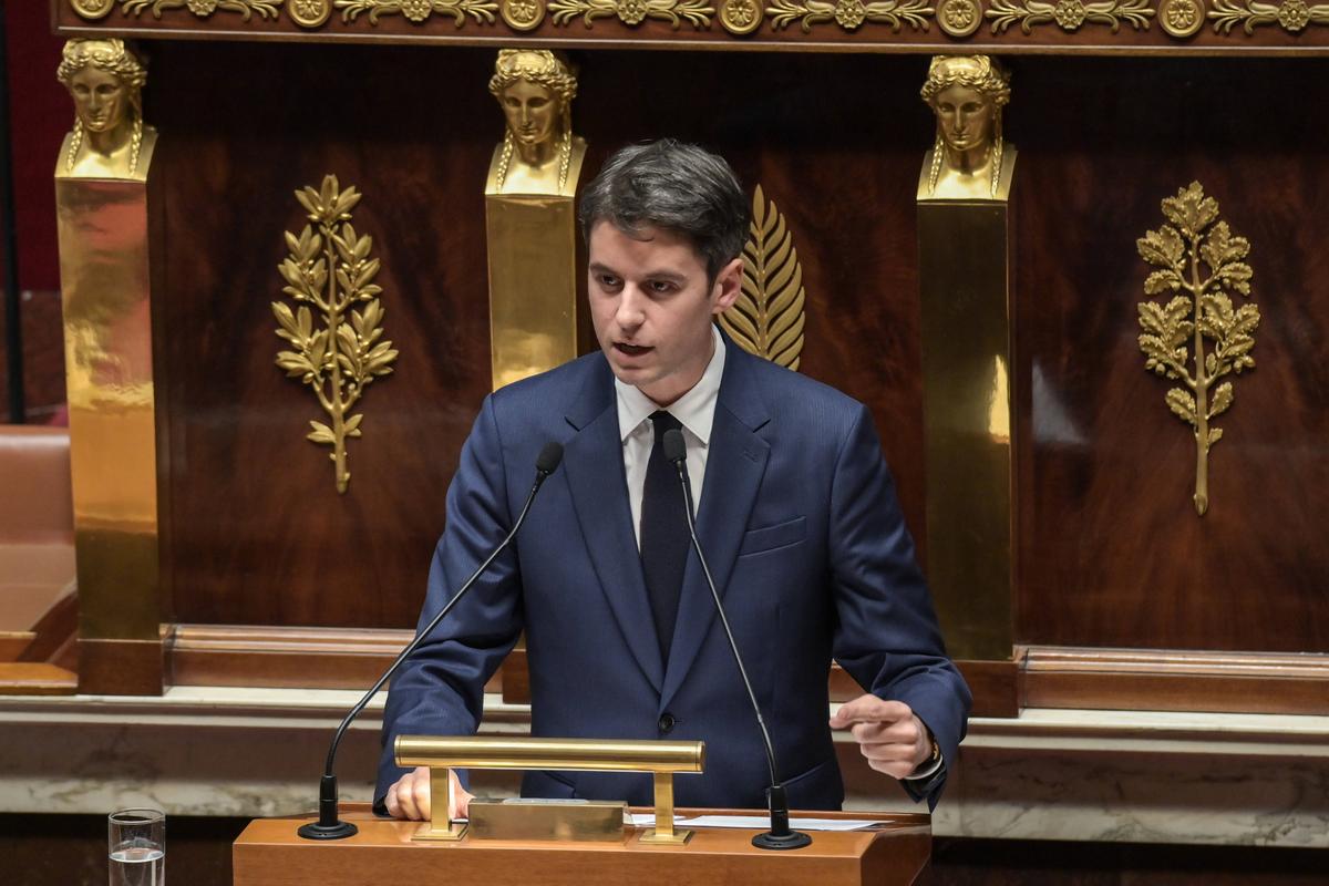 gabriel_zucman's tweet card. Alors que l’avenir de la « taxe Zucman », qui crée un impôt minimum de 2 % pour les foyers fiscaux les plus aisés, devrait se jouer à quelques voix près à l’Assemblée nationale jeudi, les économistes...