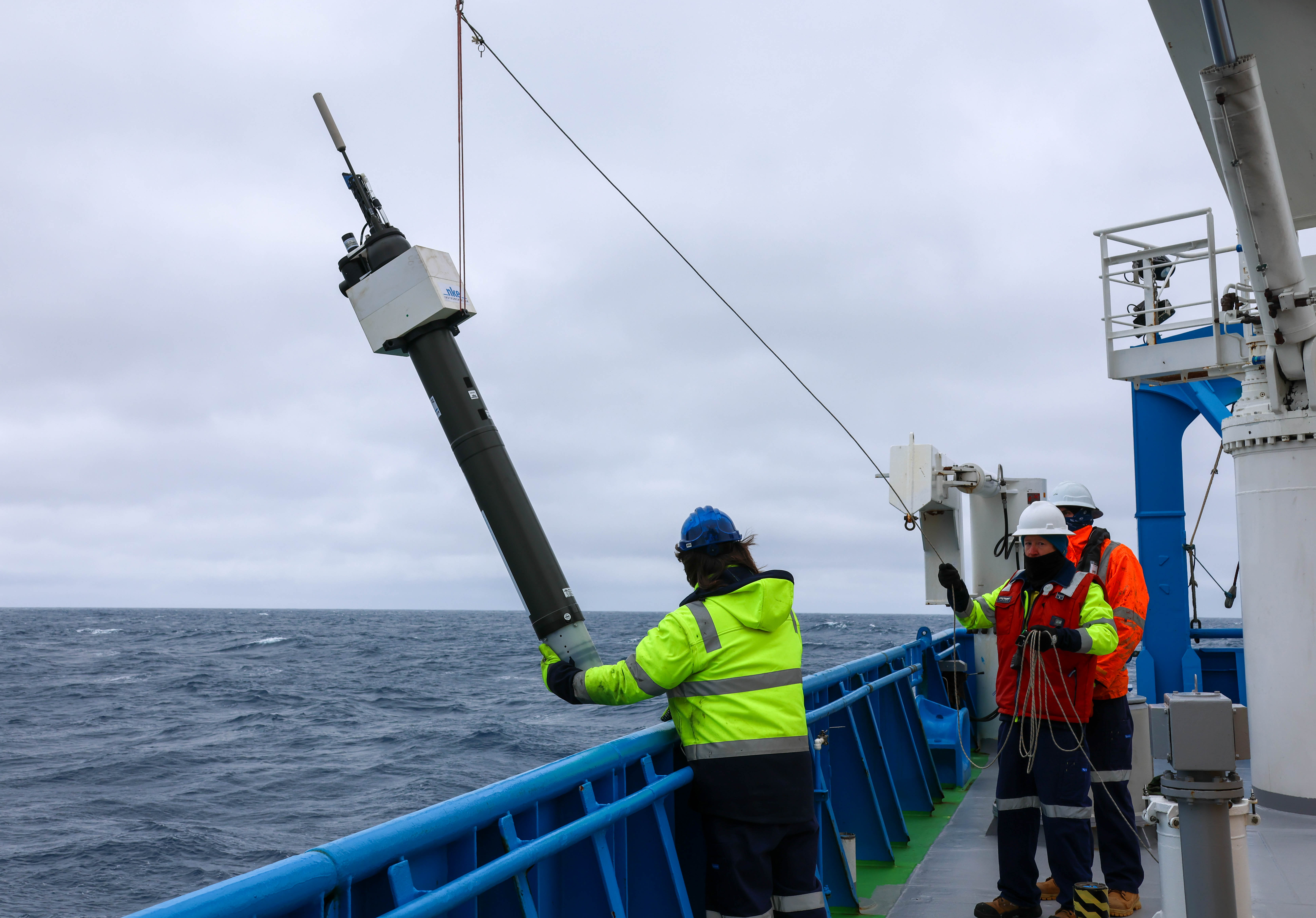 Ant_Partnership's tweet card. Combining observations from robotic floats and sediment traps to track carbon flows