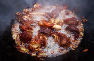 SpectaclesBlog's tweet card. “There are few tales as tragic as that of the denizens of Ratnabar Island. When a British expedition made landfall on its shores in 1891, they did so armed to the teeth, braced for the same hostile...