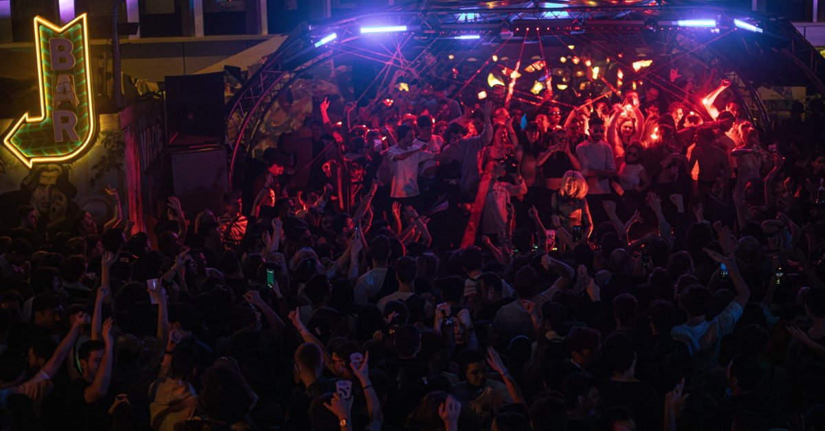 _technoedm_'s tweet card. Discover Virage: the epicenter of techno and house music in Paris, where vibrant beats meet electrifying nights.