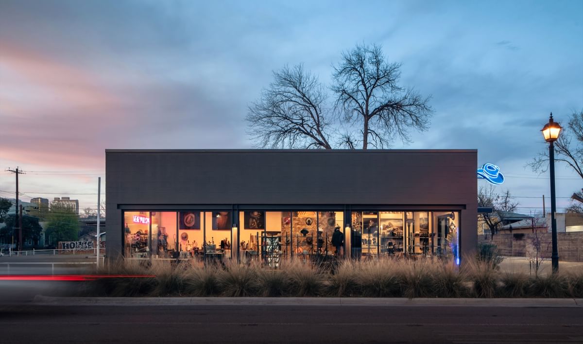 annefromaustin's tweet card. In Austin’s Cesar Chavez neighborhood, A Parallel Architecture has completed the adaptive reuse of a long-abandoned auto parts warehouse. A recent winner at the Texas Design Award, the warehouse was...