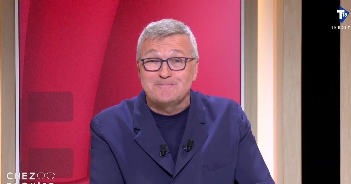 puremedias's tweet card. L’animateur télé et radio a apporté son soutien au célèbre chanteur, hier soir, dans son émission “Chez Ruquier” sur T18.