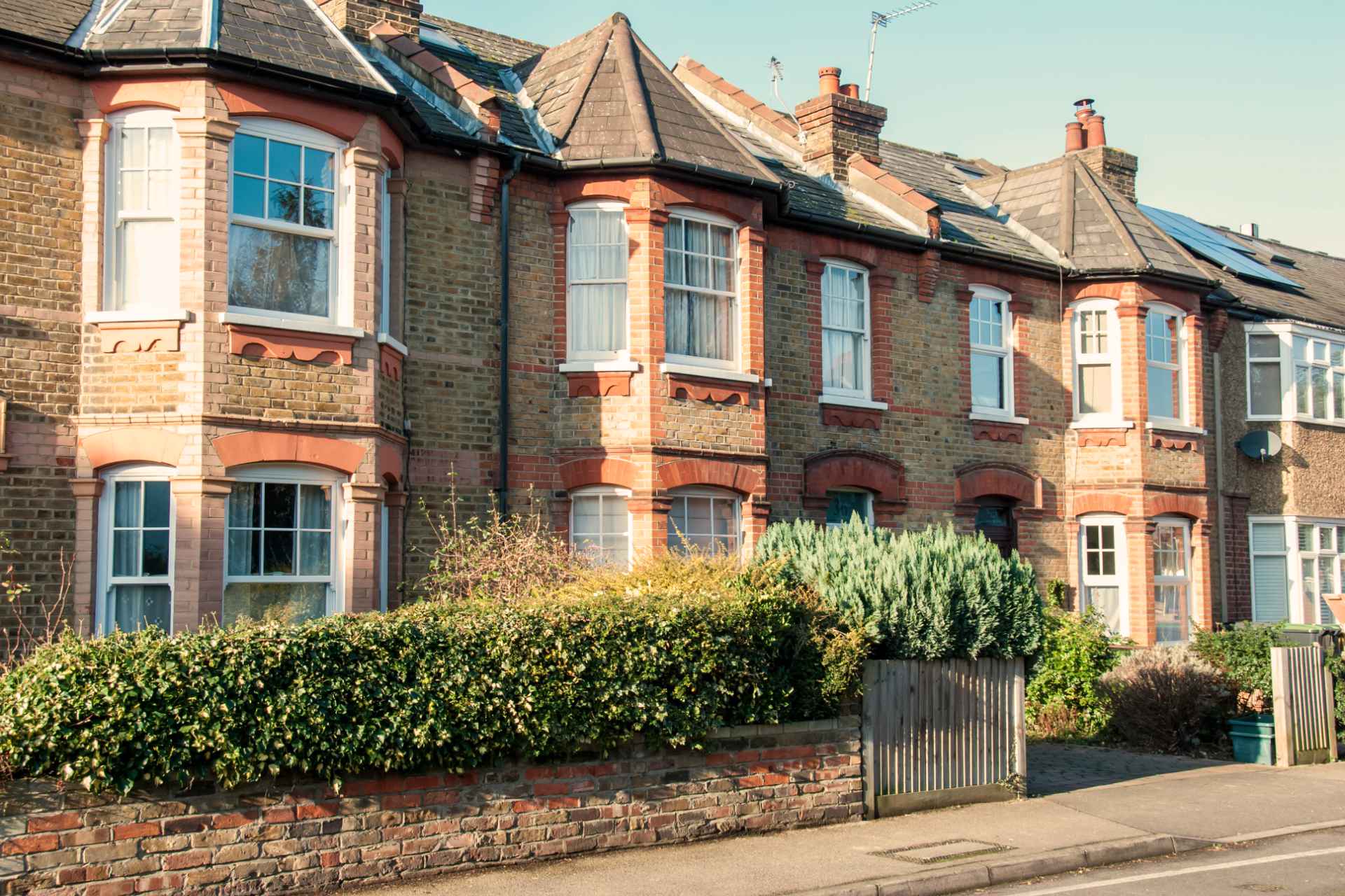 thinkplutus's tweet card. This guide explores the pros and cons to be aware of, to help you decide whether buying a house for cash is the right option for you.