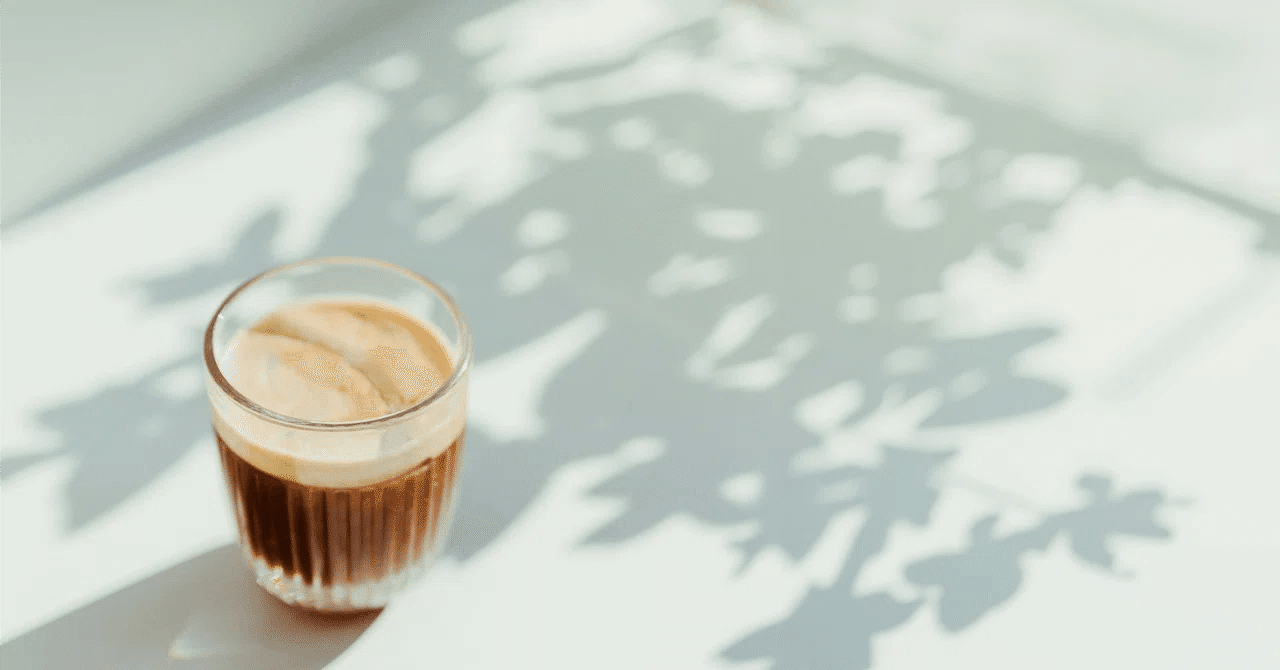 mint_Webdesign's tweet card. このnoteは、デザインコミュニティ「デザリス」の課題振り返りです。 完成物だけでなく、ラフや途中経過まで丁寧に見てもらえるのが特徴で、添削は“1対1”の動画フィードバック。 初級が終わって、次はいよいよ中級。進む前に一度ここで立ち止まって、「なぜ初級をやり切れたのか？」を整理しておきたいと思いました。 ✦ コンセプトを自分で考える 課題は「これが正解！」と答えを渡されるのではなく、自分でコ...