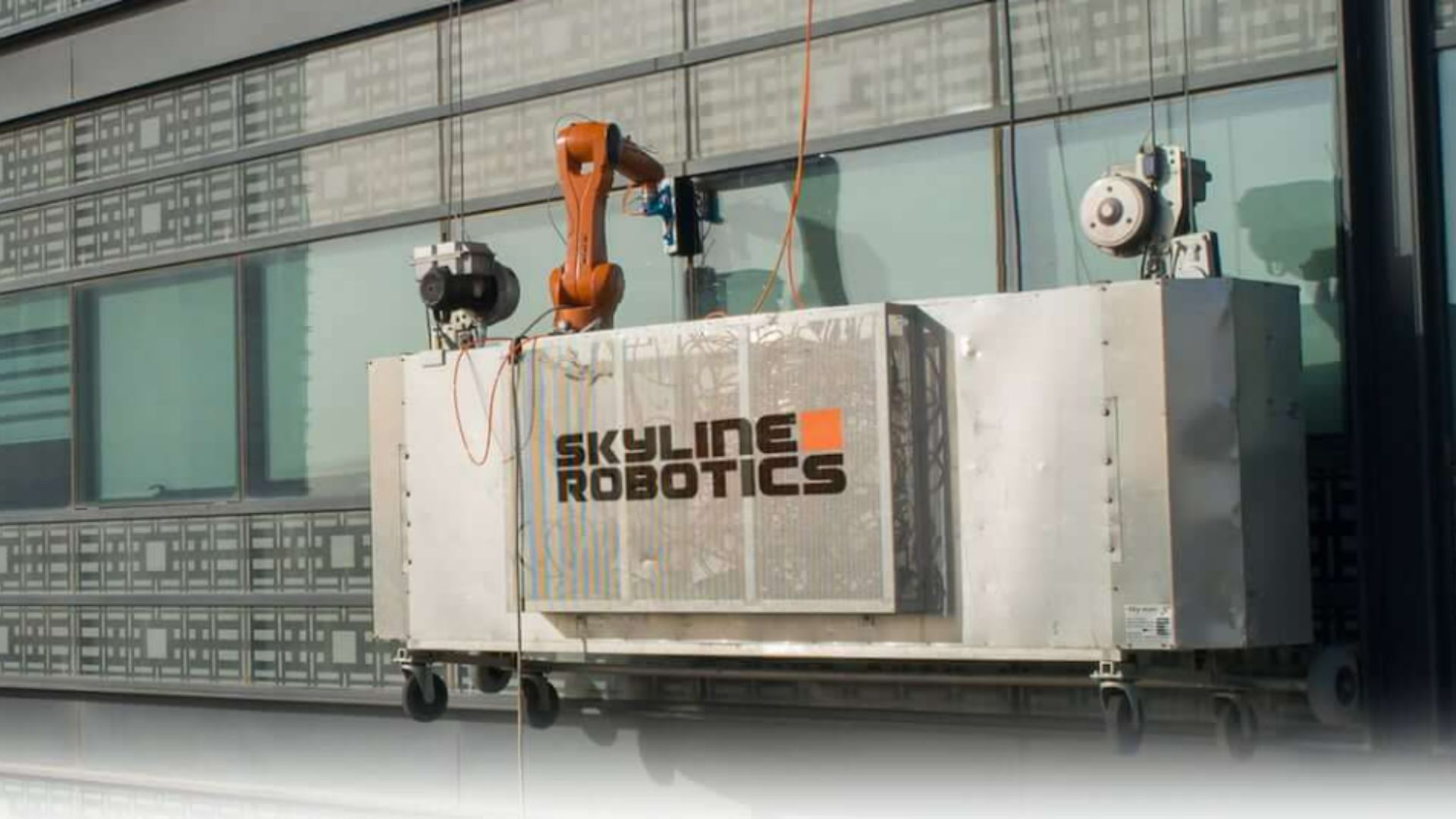 Roboticskyline's tweet card. Skyline Robotics unveils Ozmo, the world’s first robotic-armed window cleaner, at 1133 Avenue of the Americas, advancing the $40B industry.
