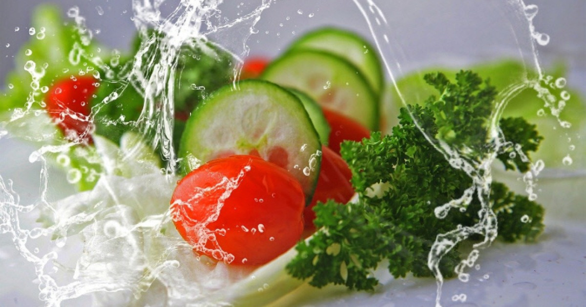 joeunedu's tweet card. 학생들이 채식 식단을 선택할 수 있는 ‘그린급식 바(bar)’가 서울 76개 학교에 설치된다. 서울시교육청 학교보건진흥원은 지나친 육식 위주의 식습관을 개선하고 채식 급식을 먹을 수 있는 급식환경을 마련하기 위해 76개 학교에 그린급식 바를 설치한다고 19일 밝혔다. 그린급식 바는 학교에서 기본적으로 제공하는 급식 식단 이외에 샐러드 등 채식 요리 1~2가