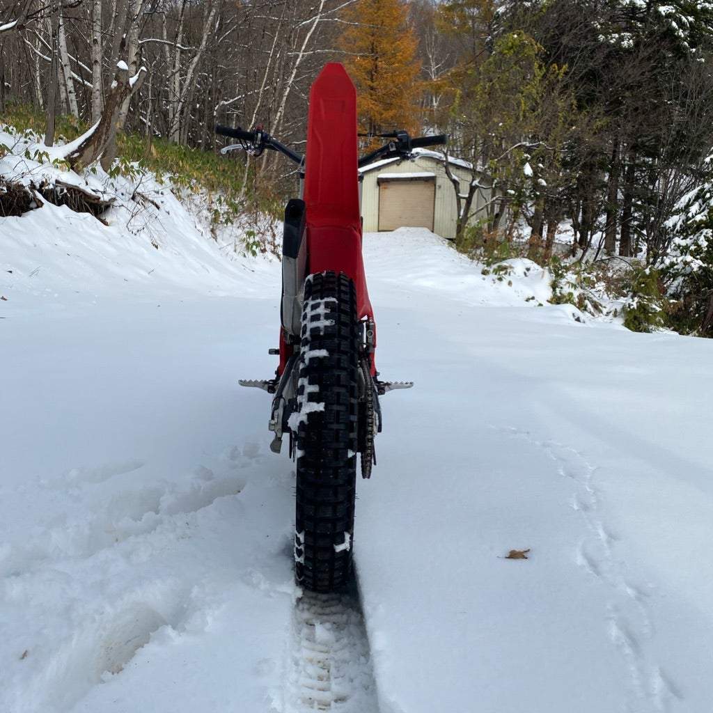 ryuhworld's tweet card. こんばんは😊全日本トライアル選手権 和歌山 湯浅大会を終えて、ホームコースに２回行ったかな〜やっぱり雪が降る時期は裏切らないのですね…🤪一昨日から降り続く雪⛄…