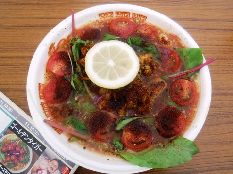 2siv1vLL7JxHe99's tweet card. TCCR(トマトチーズチリラーメン)＋YCC(イエローカレー味チキン)  <1100円＋300円>11月16日、大つけ麺博2025の17杯目として、埼玉の熊谷から出店の店で食べてみました。スープは、トマトとチーズの旨味が効いた清湯ダシ、甘辛酸のバランス良く美味いです。麺は、中細ストレー