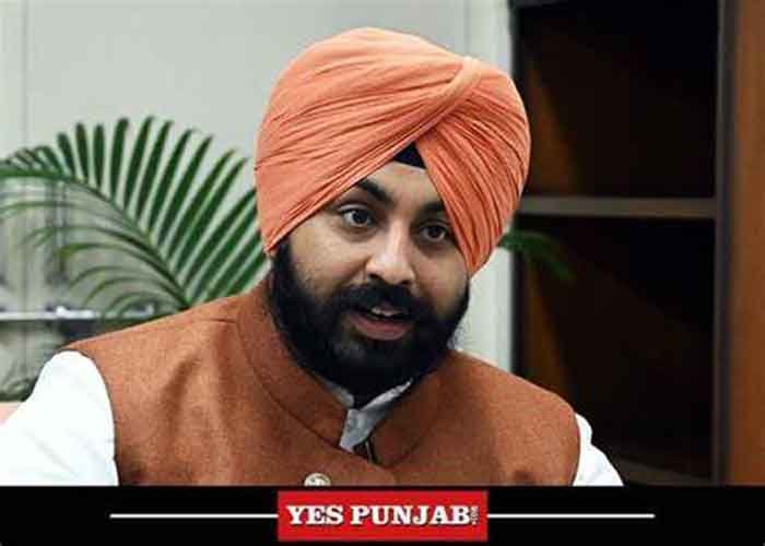 yespunjab's tweet card. Punjab to install 8,230 interactive flat panels in 3,600 schools, transforming classrooms with digital, future-ready learning by March 2026.