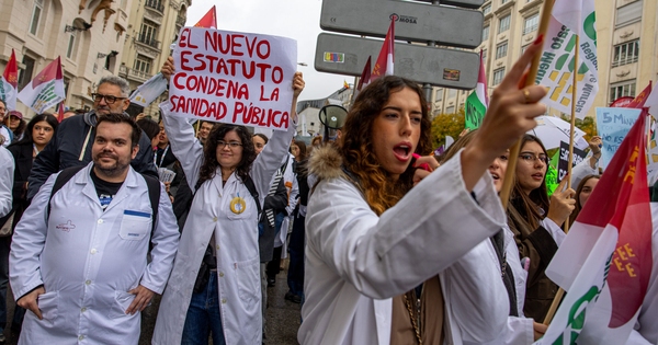 SimebalCesm's tweet card. Los sindicatos CESM y SMA organizan una marcha, previa a los cuatro días de huelga convocados para el próximo más de diciembre