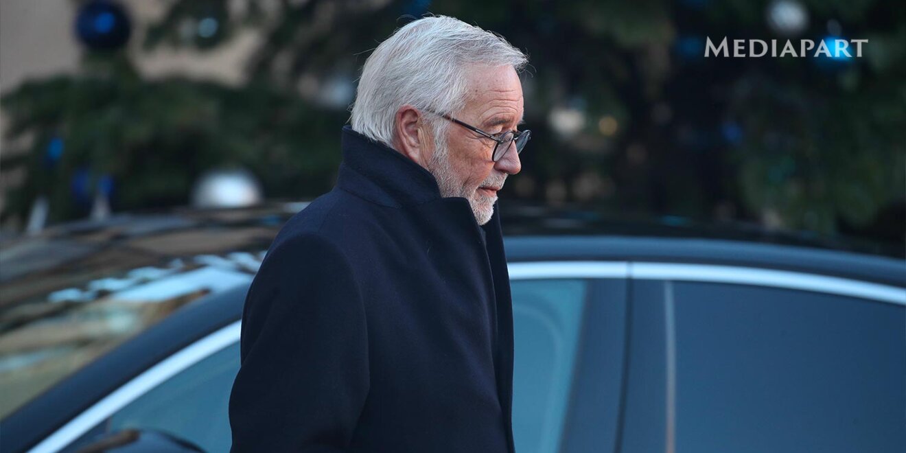 edwyplenel's tweet card. En plus de cumuler ses fonctions de ministre de l’aménagement du territoire et de président de métropole, François Rebsamen s’est augmenté de 25 000 euros par an. Contrairement au premier ministre, l…