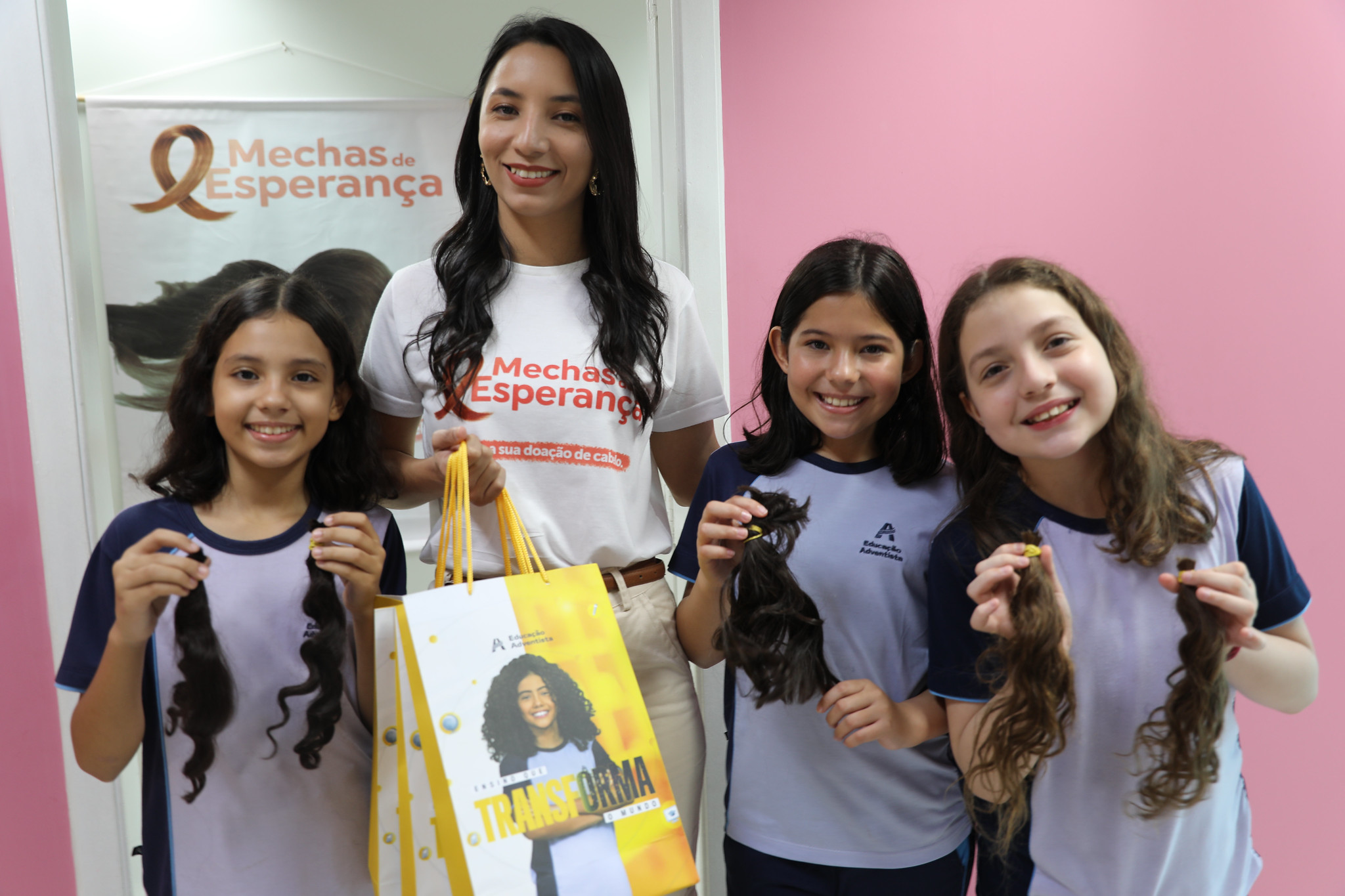 amazonasroraima's tweet card. Projeto “Mechas de Esperança” emociona ao envolver crianças, mães e professores em uma corrente de amor que devolve autoestima a mulheres em tratamento oncológico.