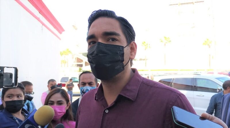 El_ReporteroMX's tweet card. POR: Julio M. Loya REYNOSA, TAMPS. El problema legal que enfrenta el alcalde de Reynosa, Carlos Víctor Peña Ortiz, por