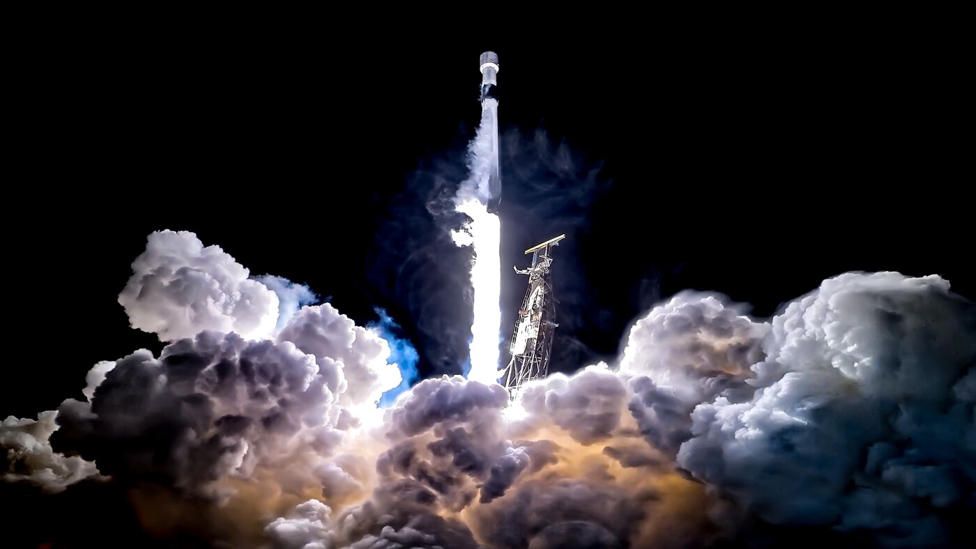 BobbiSchutz's tweet card. An amateur satellite tracker stumbled across the signal, which is coming from Starshield satellites in a "hidden" part of the radio spectrum.