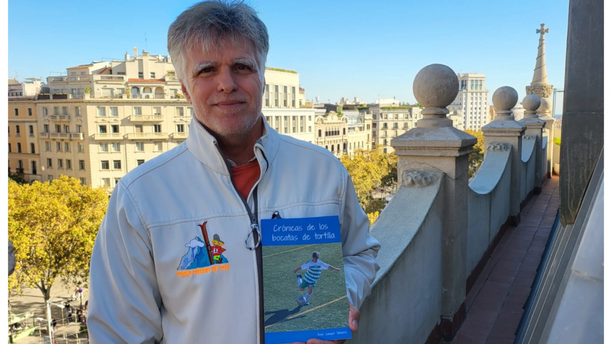 ladeporteca's tweet card. En La Deporteca hablamos con su autor, Angel Joaniquet, en la sección literaria de Marcos Pereda